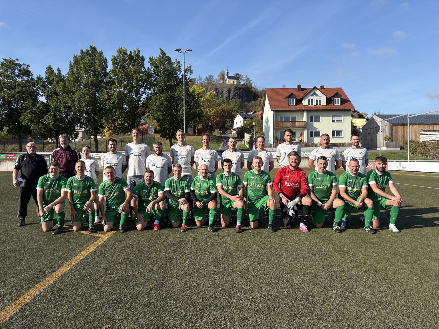 Mannschaftsfoto beim Spiel der Legenden zum 80-jährigen Vereinsjubiläum des SV Parkstein