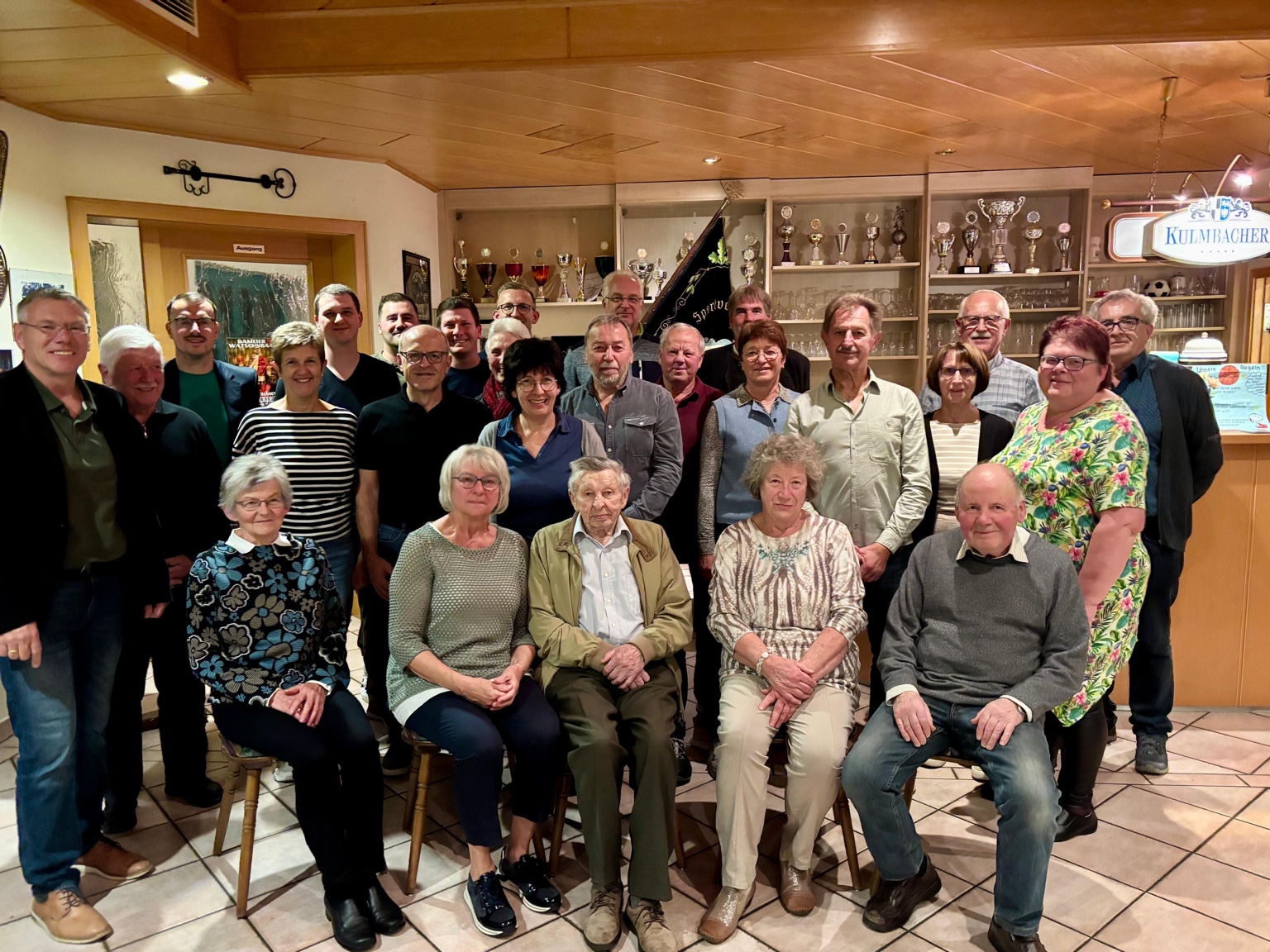 Gruppenfoto beim Ehrenabend zum 80-jährigen Jubiläum des SV Parkstein.